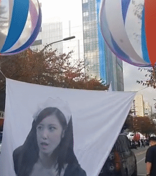 본문 이미지 - 지난 13일 오후 2시 '신남성연대' 측이 연 서울 신촌역 인근에서 열린 '여가부' 폐지 시위. (유튜브 갈무리) ⓒ 뉴스1