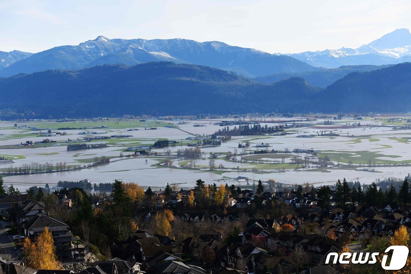본문 이미지 - 17일 캐나다 브리티시컬럼비아주에 대규모 홍수가 발생했다. ⓒ AFP=뉴스1
