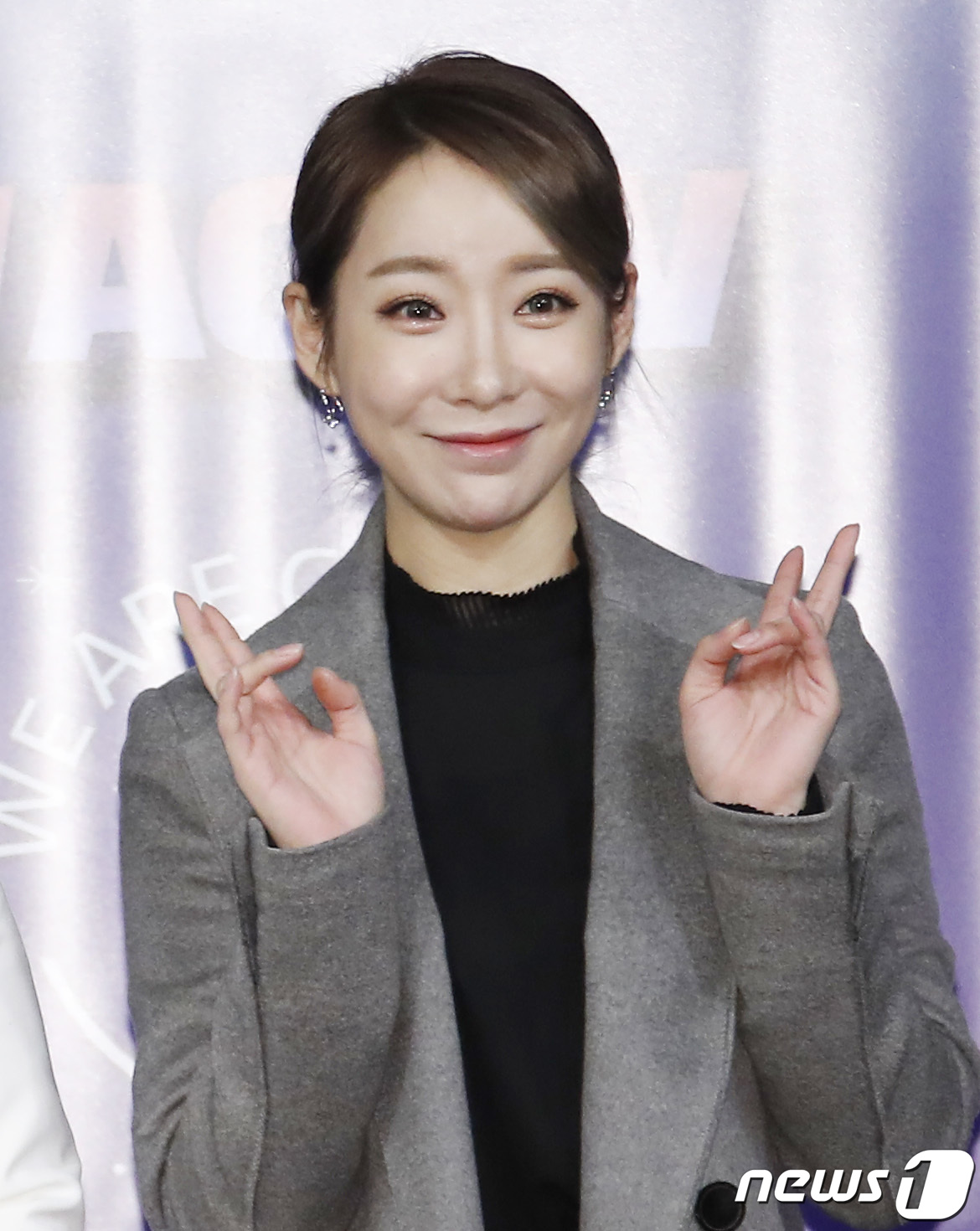 (서울=뉴스1) 권현진 기자 = 개그맨 안소미가 18일 오후 서울 마포구 윤형빈소극장에서 열린 WAG TV ‘우리는 개그맨이다’ 시즌1 제작발표회에 참석해 포즈를 취하고 있다. 2 …