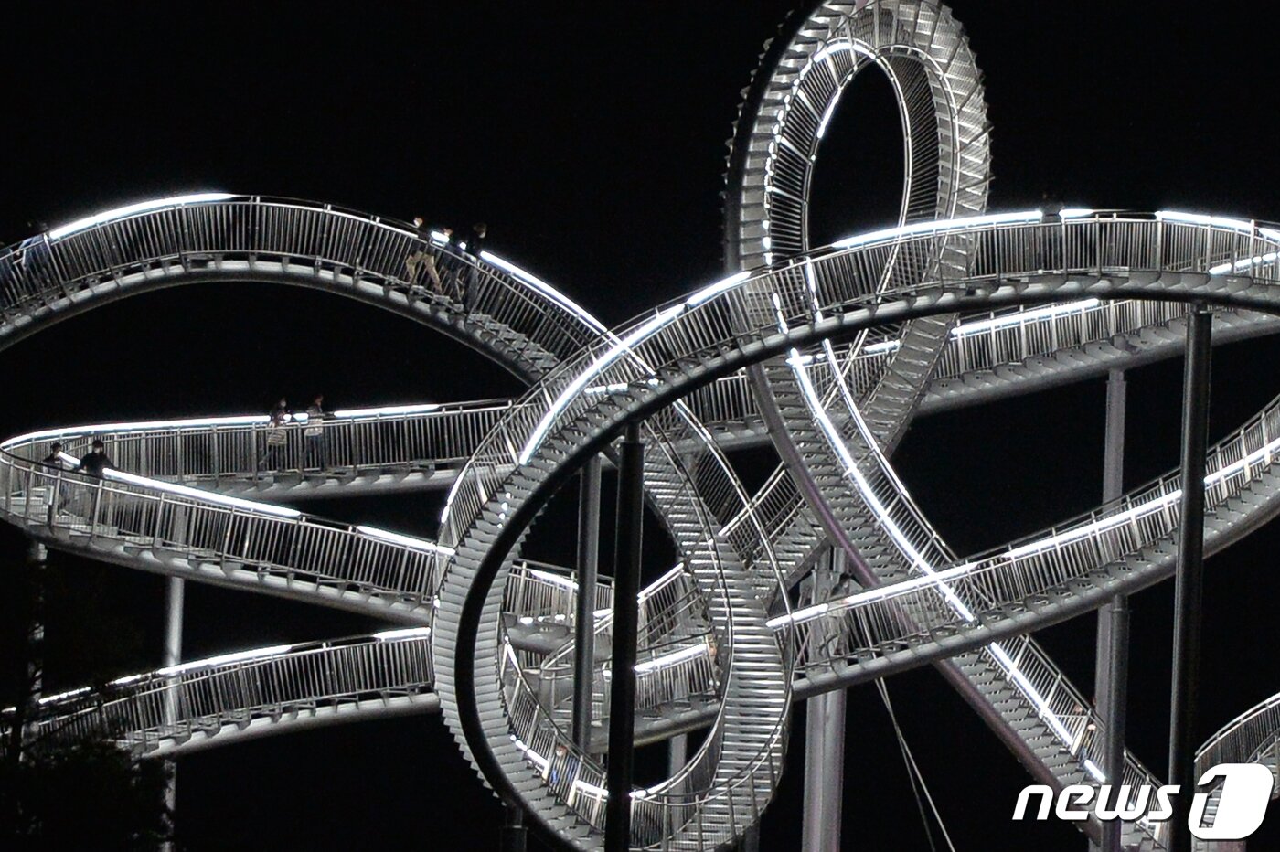 본문 이미지 -  경북 포항시 북구 환호공원 체험형 조형물인 스페이스 워크 (뉴스1 자료, 제판매 및 DB금지) ⓒ News1 최창호 기자
