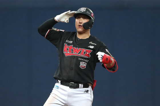 FA 신청하고 은퇴? 황재균 결단 배경은…"박수 칠 때 떠난다"