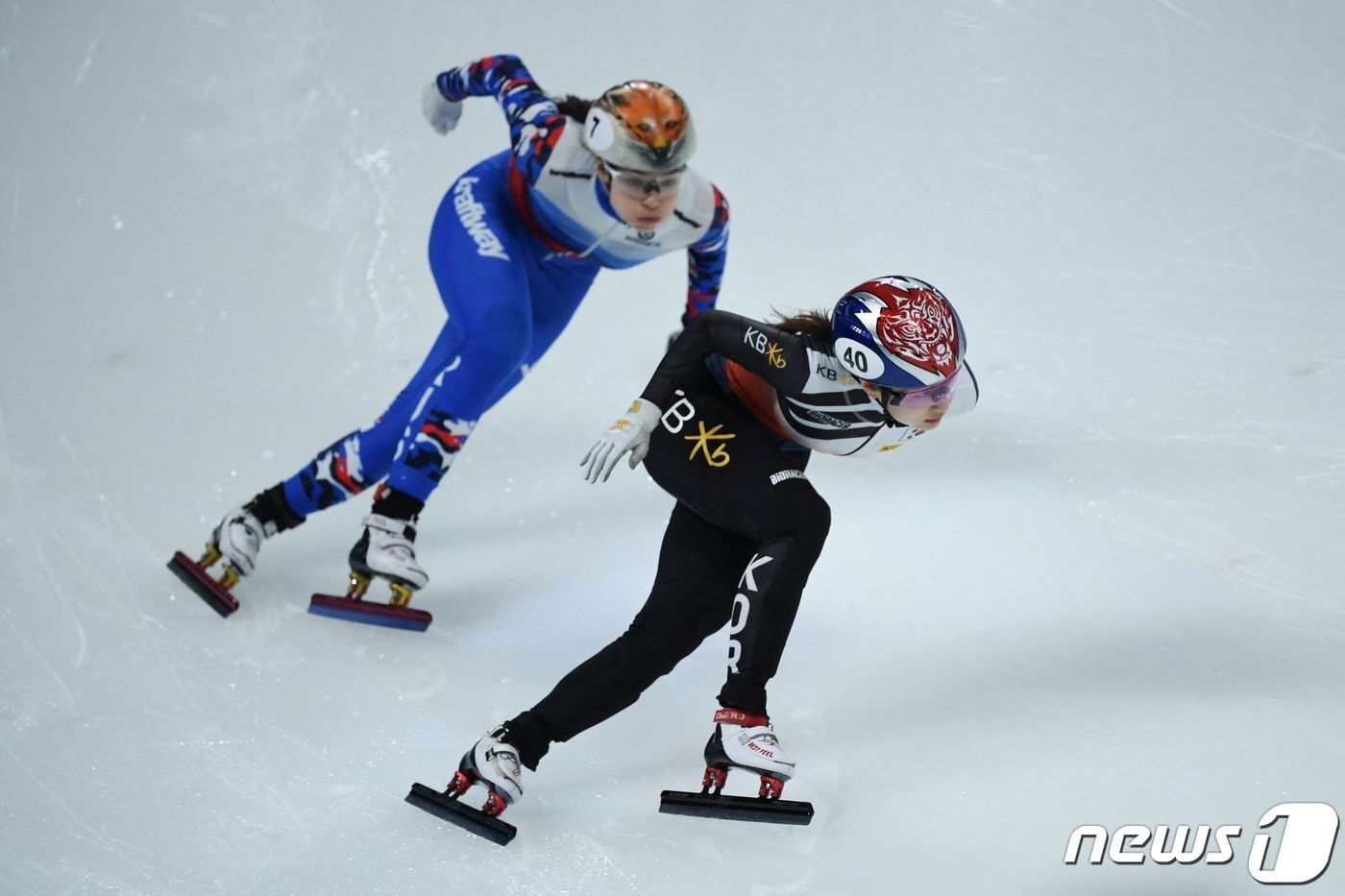 본문 이미지 - 쇼트트랙 월드컵 1차 대회 여자 500m 출전한 최민정의 모습. ⓒ AFP=뉴스1