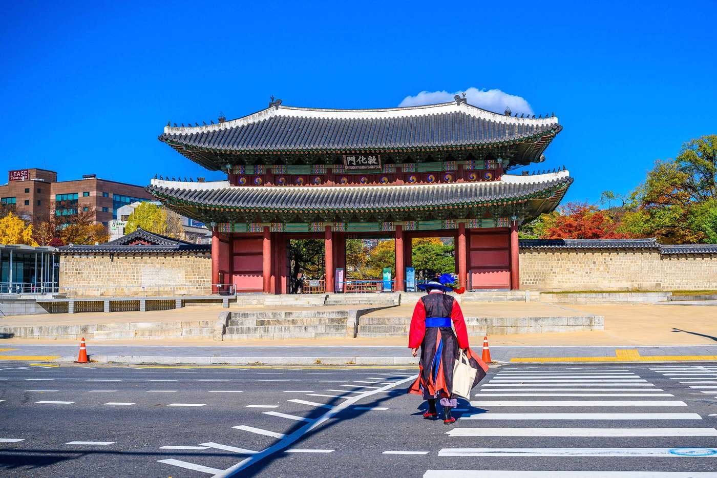 본문 이미지 - 복장한 해설사가 진행하는 순라군 해설사 프로그램