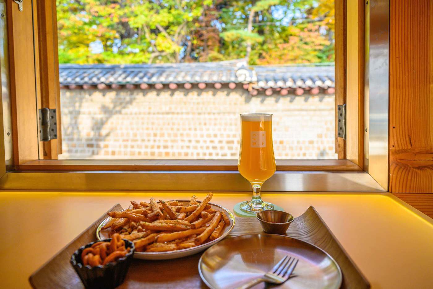 본문 이미지 - 서순라길에 있는 한옥 수제맥주 펍 '술라'