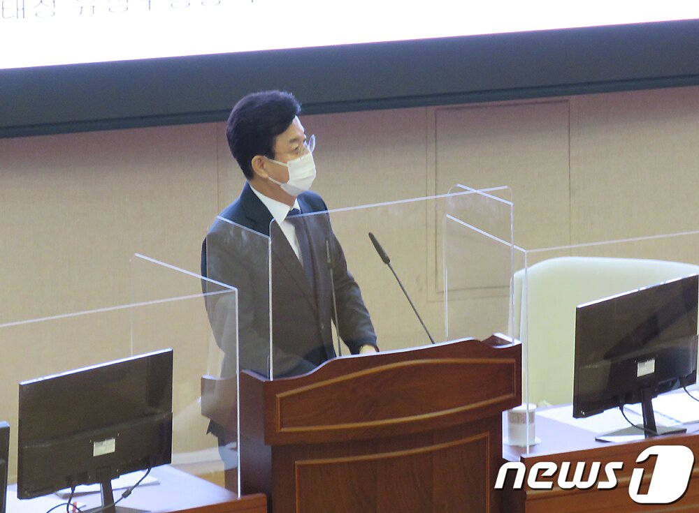 본문 이미지 - 19일 대전시의회 본회의장에서 허태정 대전시장이 시정질의에 답하고 있다. ⓒ 뉴스1