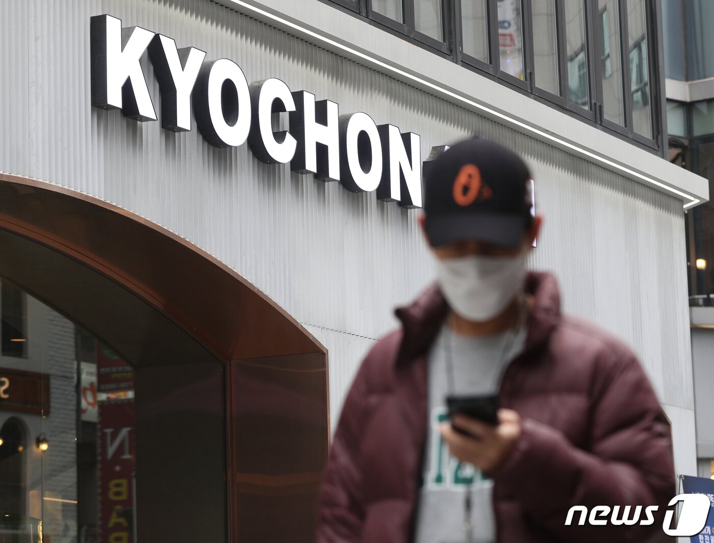 본문 이미지 -  서울의 한 교촌치킨 매장의 모습. 2021.11.21/뉴스1 ⓒ News1 신웅수 기자