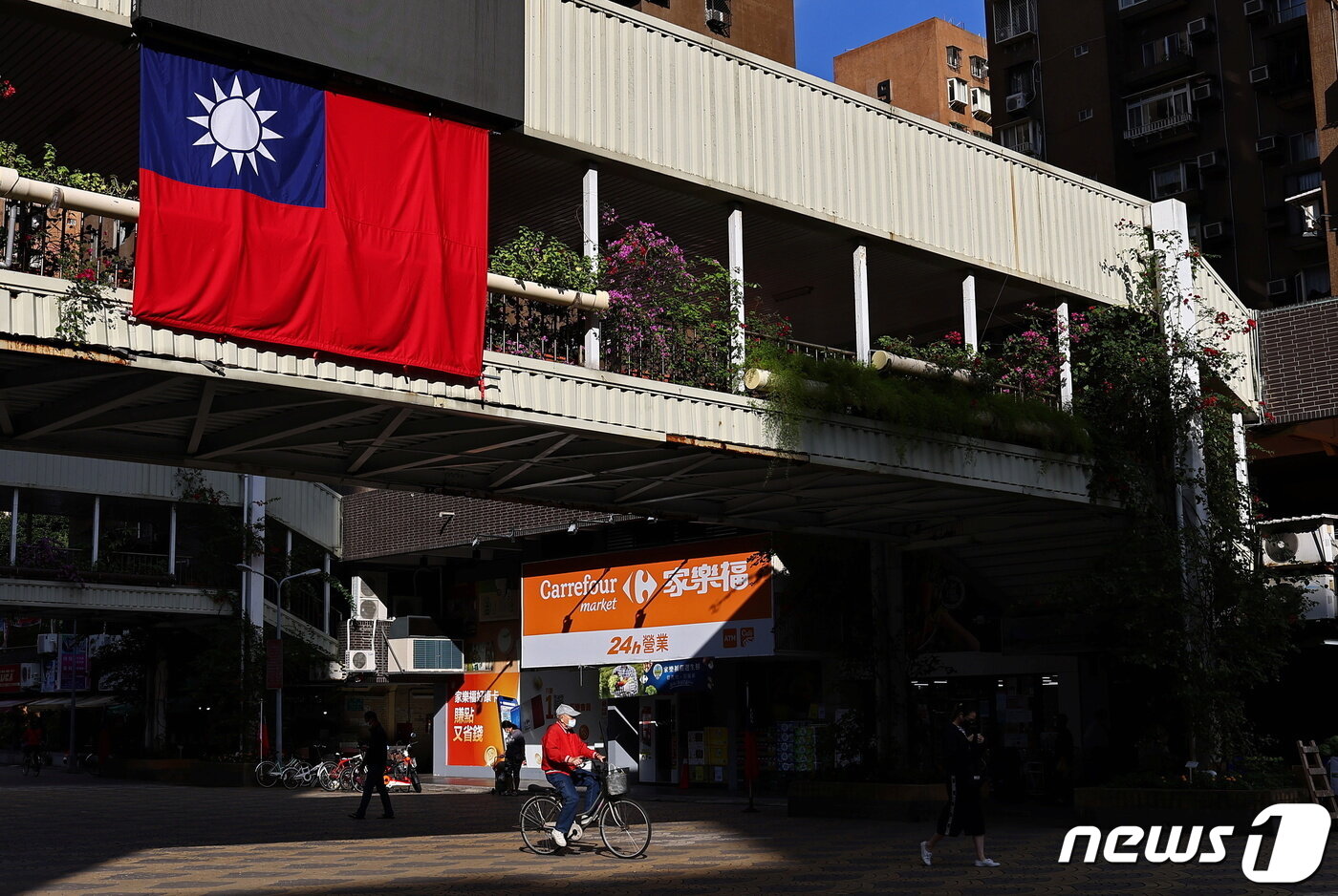 본문 이미지 - 대만 청천백일만지홍기. ⓒ 로이터=뉴스1 ⓒ News1 정윤영 기자