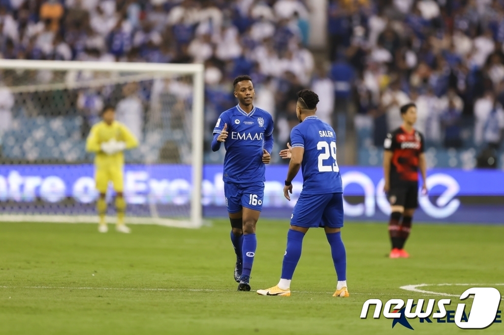 (서울=뉴스1) = 24일 오전(한국시간) 사우디아라비아 리야드 킹 파드 인터내셔널 스타디움에서 열린 2021 아시아축구연맹(AFC) 챔피언스리그(ACL) 결승전 포항 스틸러스와 …