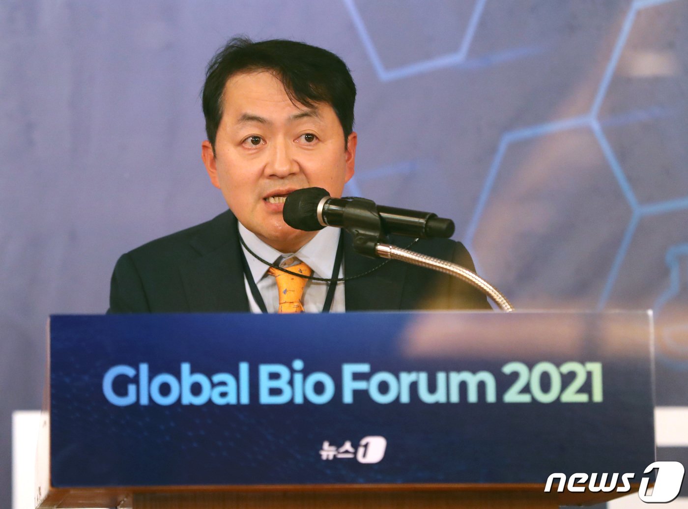 본문 이미지 - 배지수 지놈앤컴퍼니 대표가 24일 서울 중구 롯데호텔에서 열린 뉴스1 글로벌 바이오포럼 '2021 위드코로나 K-바이오의 새로운 도약'에서 기업발표를 하고 있다. 2021.11.24/뉴스1 ⓒ News1 이성철 기자