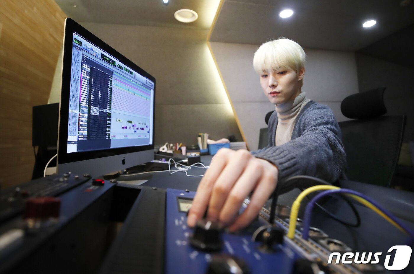 본문 이미지 - 보이밴드 원위(ONEWE)의 용훈 ⓒ News1 권현진 기자