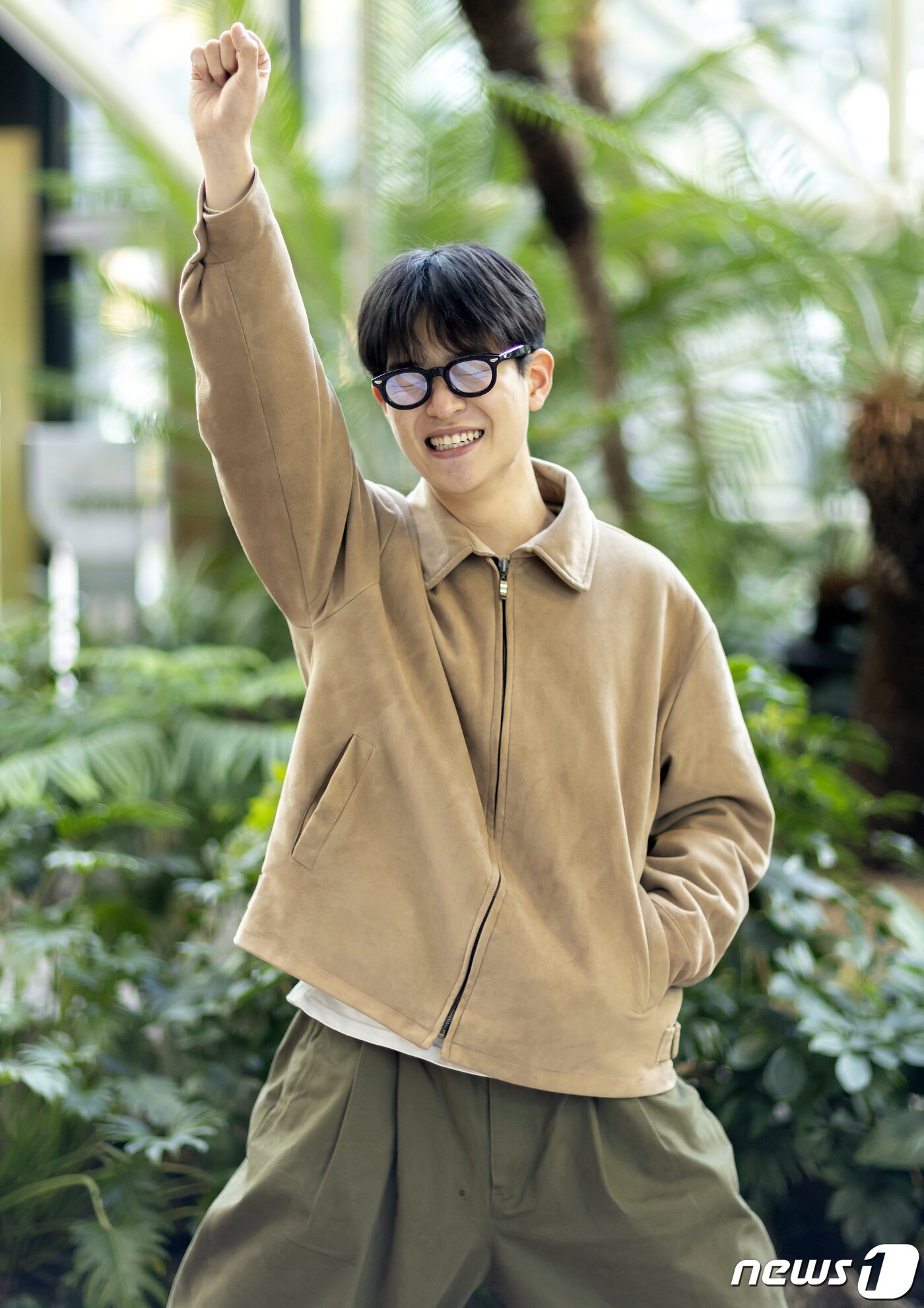 본문 이미지 - 제32회 유재하음악경연대회에서 대상을 수상한 가수 김승주가 뉴스1과 인터뷰에 앞서 포즈를 취하고 있다. /뉴스1 ⓒ News1 김진환 기자