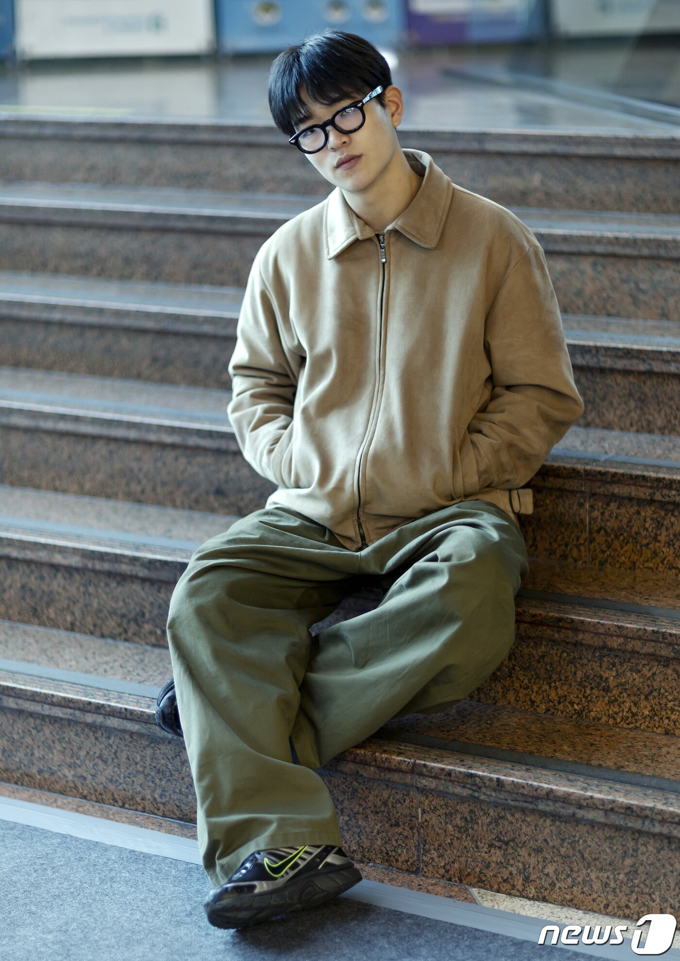 본문 이미지 - 제32회 유재하음악경연대회에서 대상을 수상한 가수 김승주가 뉴스1과 인터뷰에 앞서 포즈를 취하고 있다. /뉴스1 ⓒ News1 김진환 기자