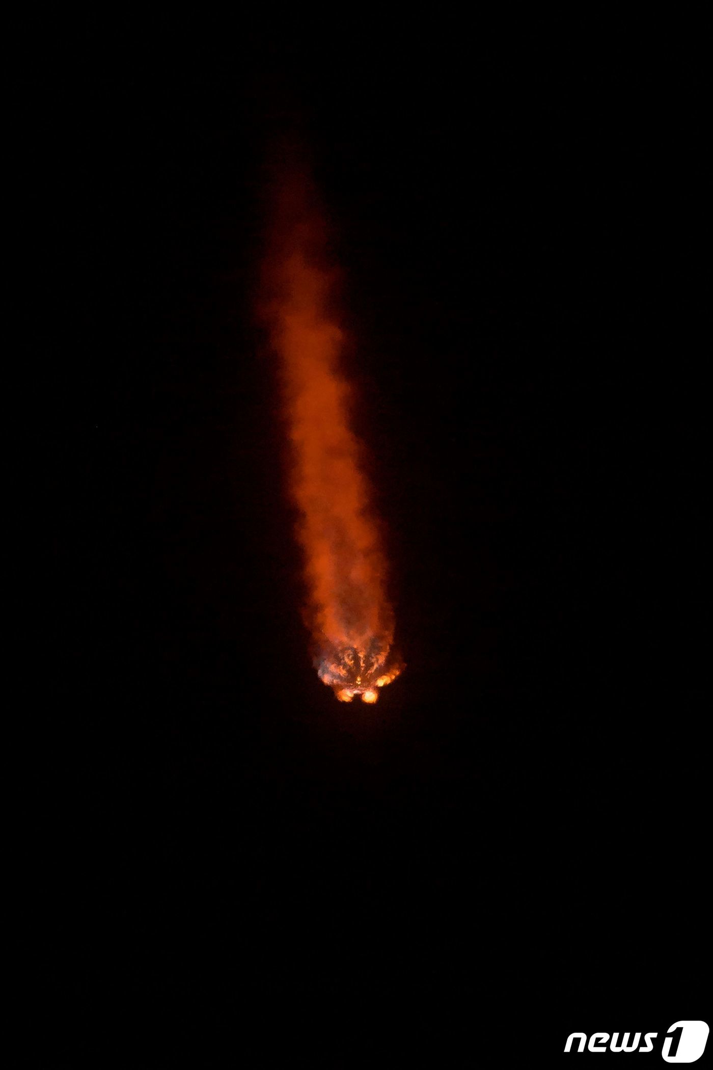 (밴덴버그 기지 AFP=뉴스1) 우동명 기자 = 23일(현지시간) 캘리포니아주 밴덴버그 우주군 기지에서 '이중 소행성 궤도수정 실험'(DART) 우주선이 탑재된 스페이스X의 팰컨9 …