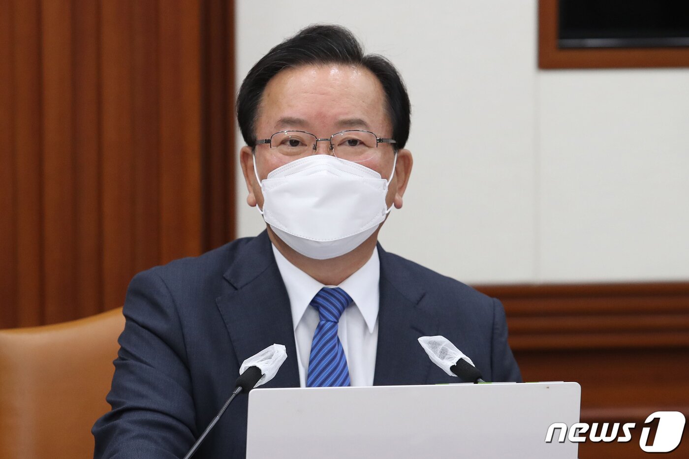 본문 이미지 - 김부겸 국무총리가 25일 오전 서울 종로구 정부서울청사에서 열린 국정현안점검조정회의에 참석해 모두발언을 하고 있다.2021.11.25/뉴스1 ⓒ News1 송원영 기자