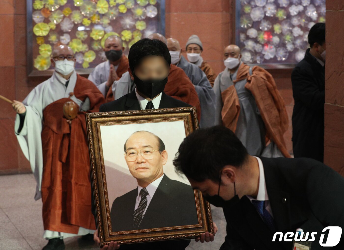 본문 이미지 - 27일 오전 서울 서대문구 신촌세브란스병원 장례식장에서 11·12대 대통령을 지낸 전두환씨의 발인이 진행되고 있다. 2021.11.27/뉴스1 ⓒ News1 신웅수 기자