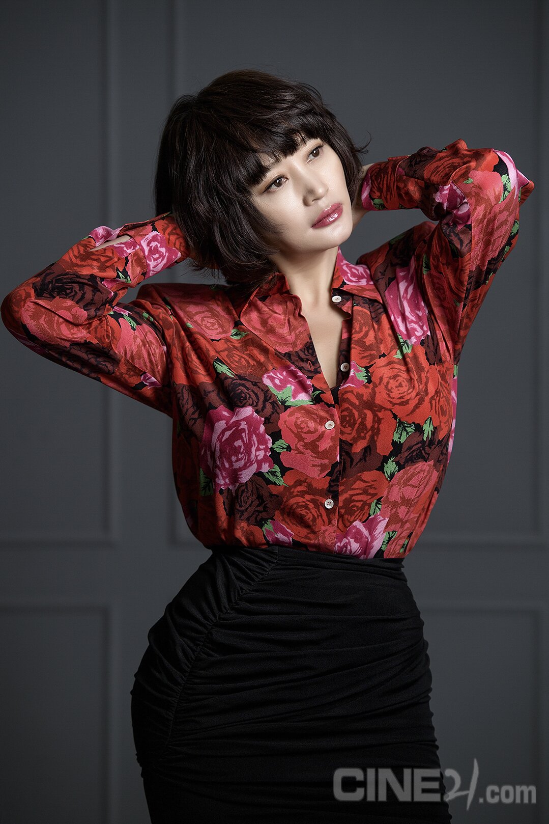 본문 이미지 - 타짜 화보/씨네21 제공 ⓒ 뉴스1