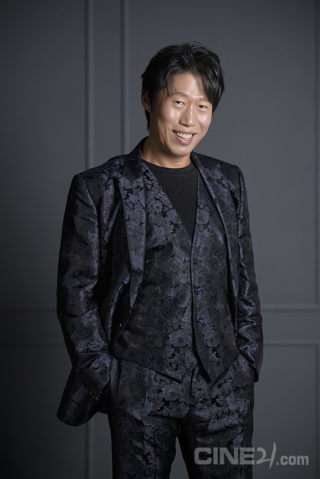 본문 이미지 - 타짜 화보/씨네21 제공 ⓒ 뉴스1