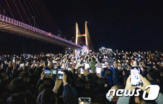 여수밤바다 찾은 이재명·김혜경, 시민들과 함께