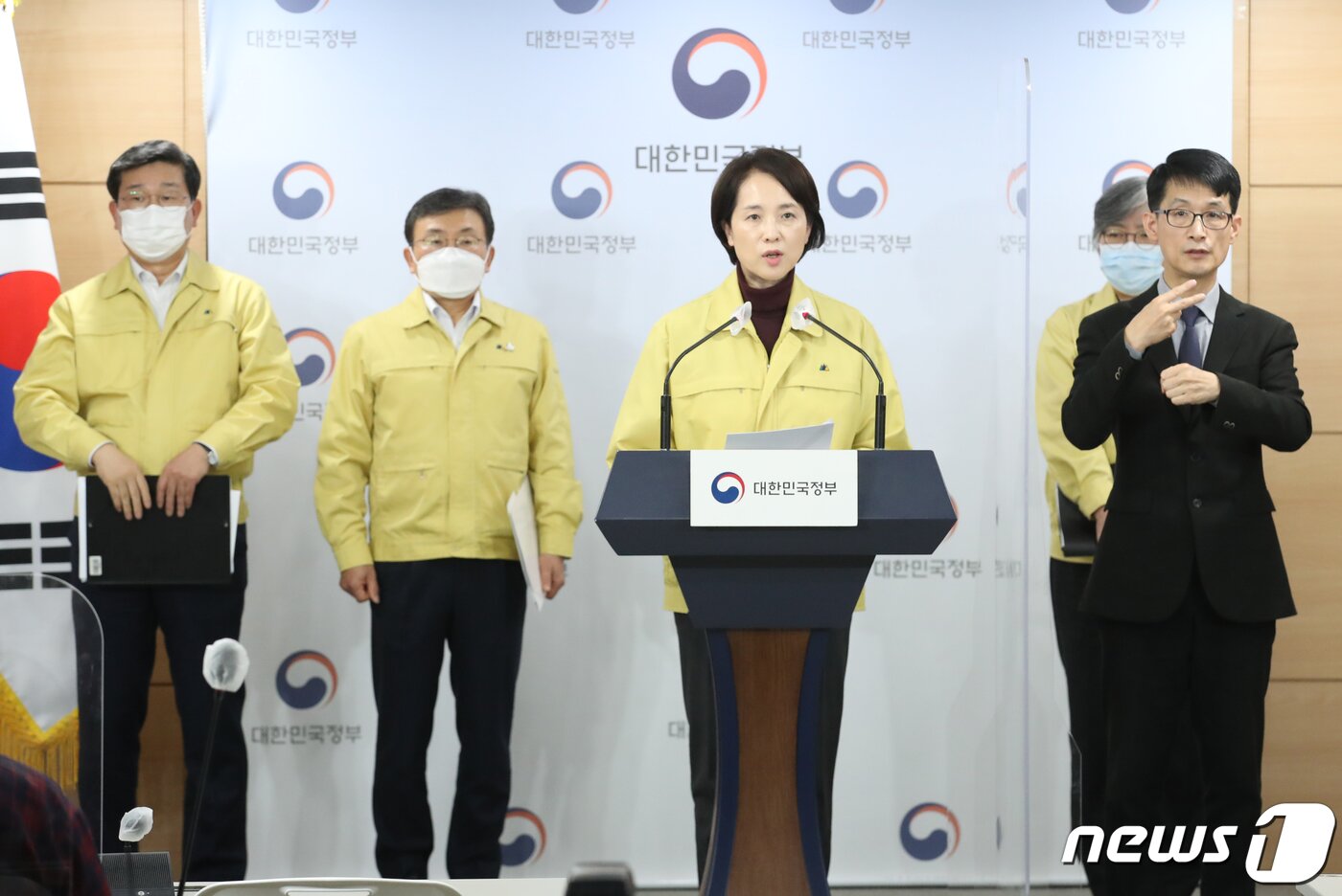 본문 이미지 - 유은혜 사회부총리 겸 교육부 장관이 29일 오후 서울 종로구 정부서울청사에서 신종 코로나바이러스 감염증(코로나19) 대응 특별방역점검회의 합동 브리핑을 하고 있다. 2021.11.29/뉴스1 ⓒ News1 송원영 기자