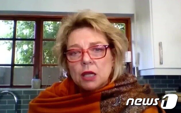 본문 이미지 - 안젤리크 쿠체 박사. - BBC 화면 갈무리