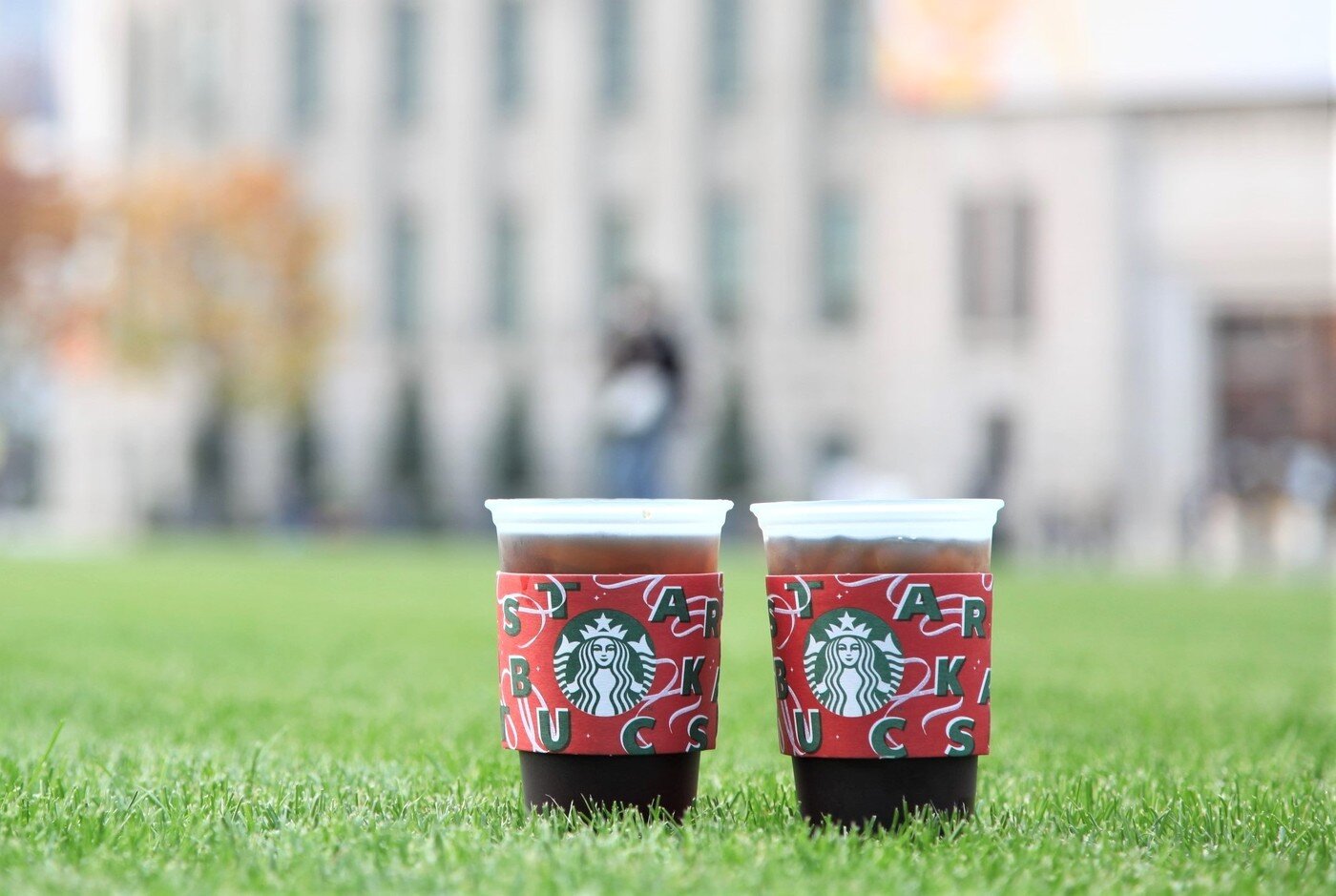 본문 이미지 - 스타벅스 다회용컵에 담긴 커피(스타벅스커피 코리아 제공) ⓒ 뉴스1