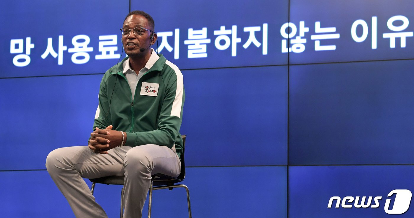 본문 이미지 - 딘 가필드(Dean Garfield) 넷플릭스 정책총괄 부사장이 4일 서울 종로구 JW메리어트 동대문스퀘어에서 열린 미디어 오픈 토크에서 취재진 질의에 답하고 있다. 2021.11.4/뉴스1 ⓒ News1 안은나 기자