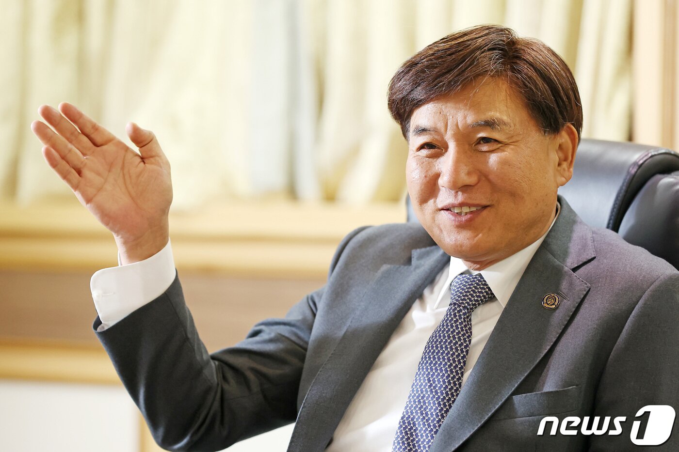 본문 이미지 - 최재호 무학 회장이 4일 서울 서초구 무학빌딩에서 뉴스1과 인터뷰를 하고 있다. 2021.11.4/뉴스1 ⓒ News1 조태형 기자