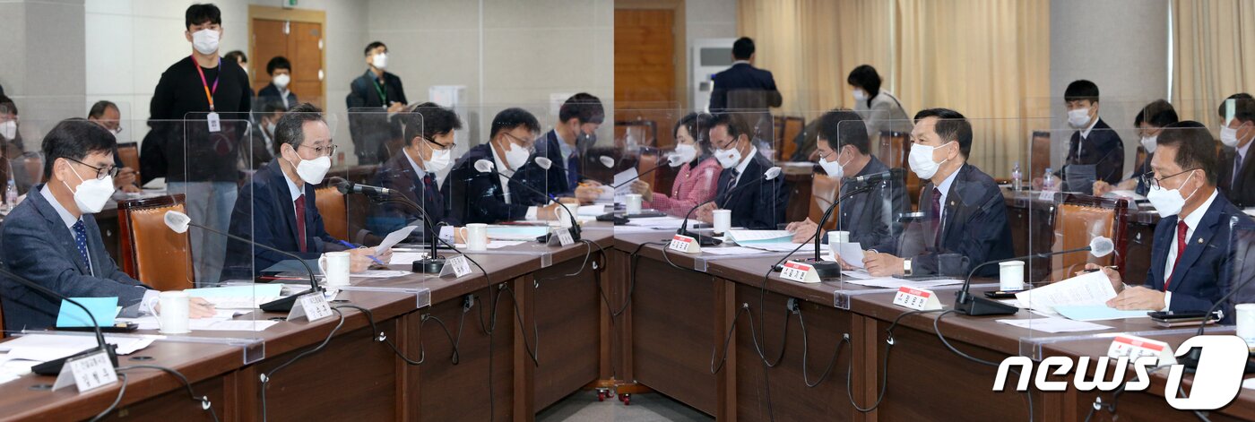 본문 이미지 - 4일 광주광역시청 중회의실에 열린 '국민의힘 호남권 예산정책협의회' 회의 모습.(전북도 제공)2021.11.4/ⓒ 뉴스1