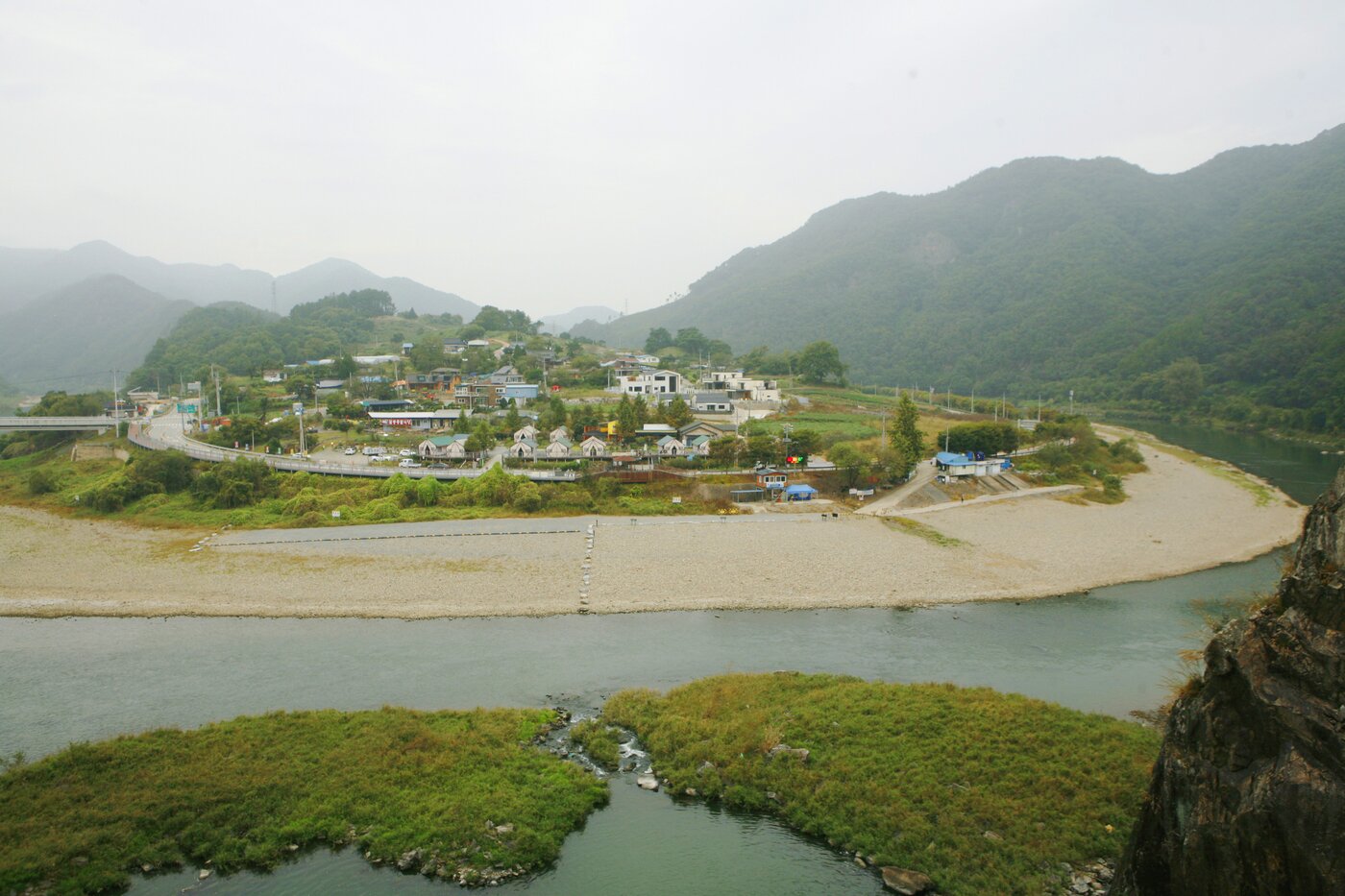 본문 이미지 - 달천과 팔봉마을 전경. 한국관광공사 제공