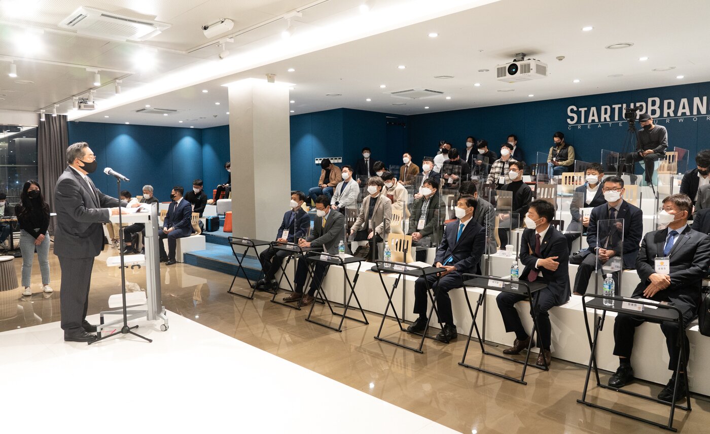 본문 이미지 - 한국무역협회가 8일 삼성동 코엑스 스타트업브랜치에서 개최한 ‘산업기술융합 비즈니스모델 챌린지&#40;I-Contest&#41;’ 결선대회에서 구자열 무역협회 회장이 시상 후 축사를 하고 있다.&#40;한국무역협회 제공&#41;ⓒ 뉴스1