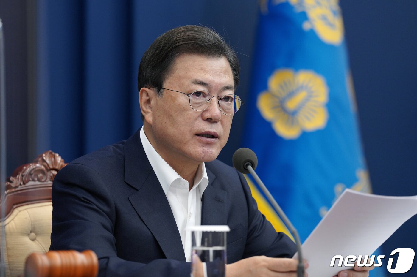 본문 이미지 - 문재인 대통령이 청와대 여민관 영상회의실에서 열린 국무회의에 참석해 발언하고 있다. 2021.11.9/뉴스1 ⓒ News1 이광호 기자