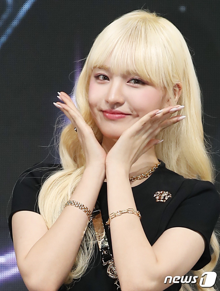 (서울=뉴스1) 권현진 기자 = 그룹 아이브(IVE) 리즈가 1일 오후 서울 광진구 예스24 라이브홀에서 열린 첫 번째 싱글앨범 '일레븐(ELEVEN)' 데뷔 쇼케이스에 참석해 포 …