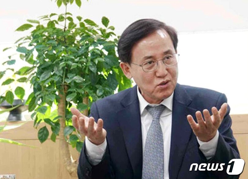 본문 이미지 - 유한기 경기 포천도시공사 사장(66·전 성남도시개발공사 개발사업본부장)이 아파트에서 추락해 숨진 채 발견됐다. 10일 경찰에 따르면 이날 오전 7시40분께 고양시 일산서구 주엽동의 아파트단지 1층 화단에서 유씨가 숨져 있는 것을 주민이 발견해 신고했다.(뉴스1 DB) 2021.12.10/뉴스1 ⓒ News1 이재명 기자