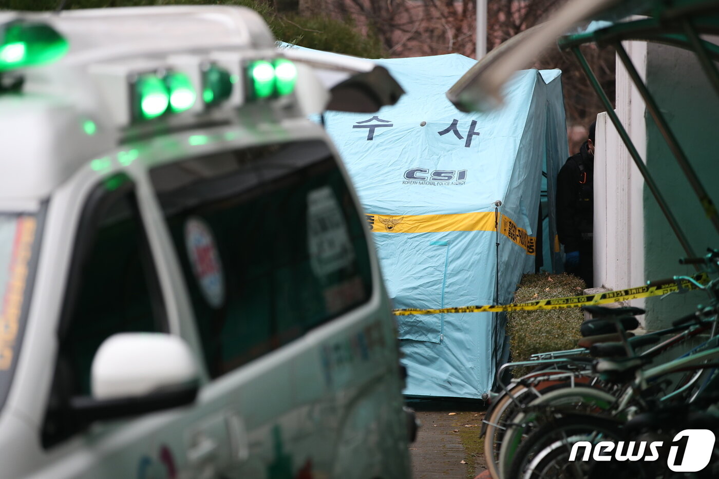 본문 이미지 - 경기 성남시 대장동 개발과 관련해 뒷돈을 챙긴 혐의로 구속영장이 청구된 유한기 전 성남도시개발공사 개발사업본부장(현 포천도시공사 사장)이 자택 인근에서 숨진 채 발견됐다. 사진은 10일 오전 경기 고양시 일산서구 자택 인근 모습. 2021.12.10/뉴스1 ⓒ News1 박정호 기자