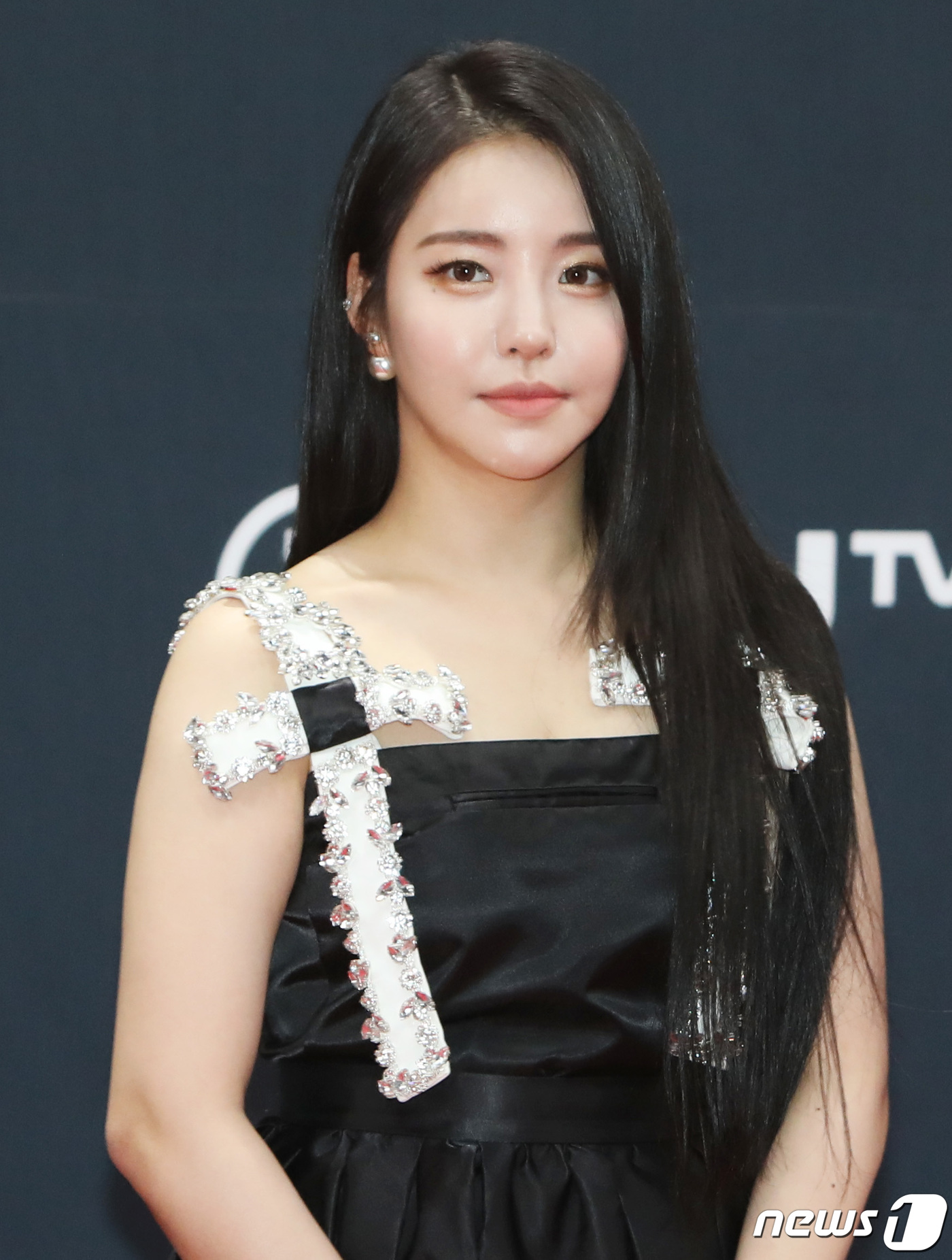 (파주=뉴스1) 권현진 기자 = 브레이브걸스 유정이 11일 오후 경기도 파주시 CJENM스튜디오센터에서 열린 2021 엠넷 아시안 뮤직 어워즈(MAMA) 레드카펫 행사에 참석해 포 …