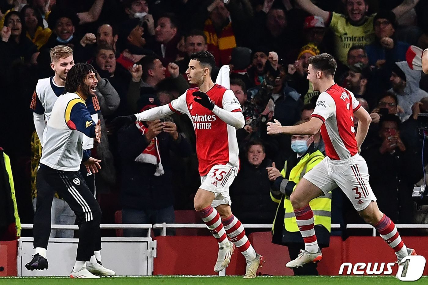 본문 이미지 - 웨스트햄을 꺾고 4위로 올라선 아스널. ⓒ AFP=뉴스1