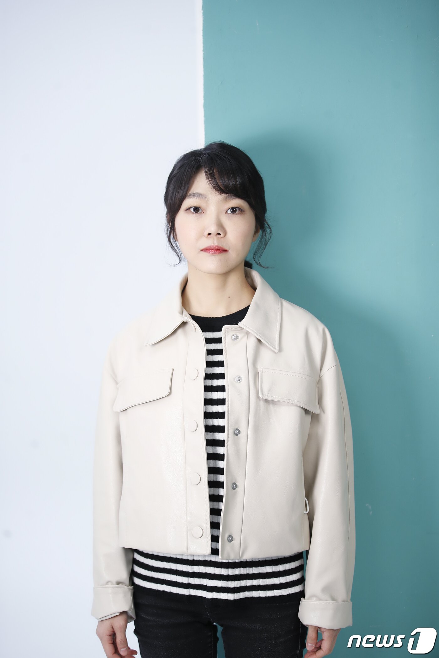 본문 이미지 - 유튜브 구독자 327만 명인 아카펠라그룹 메이트리(MAYTREE) 강수경이 16일 오후 서울 강남구 한 스튜디오에서 열린 뉴스1과의 인터뷰에 앞서 포즈를 취하고 있다. 2021.12.16/뉴스1 ⓒ News1 권현진 기자