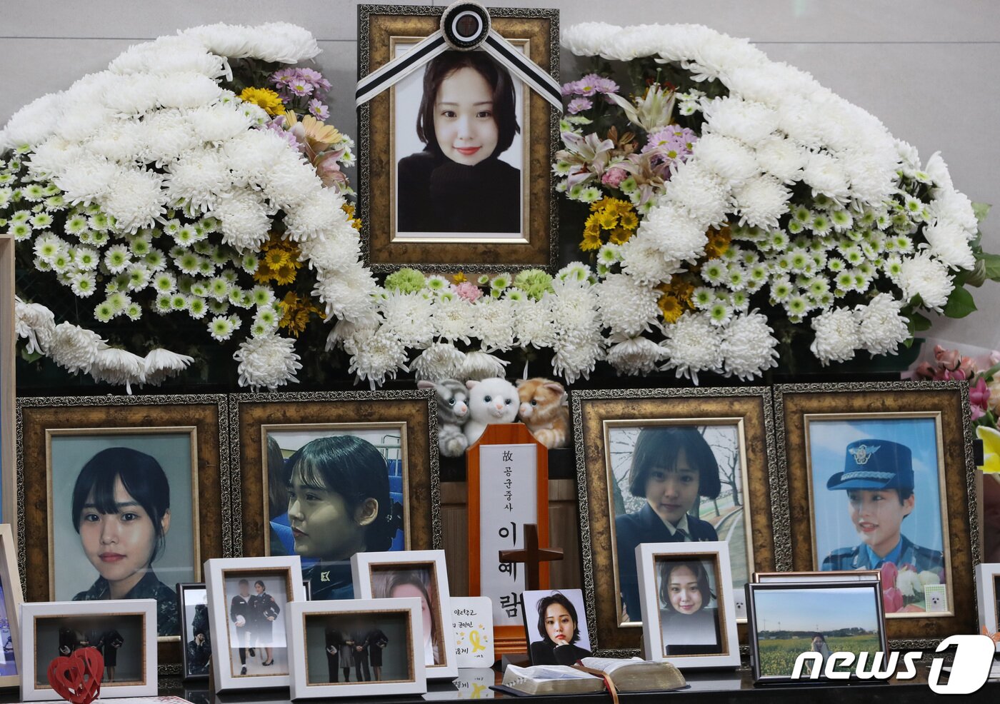 본문 이미지 - 경기도 성남시 분당구 국군수도병원 장례식장의 고(故) 이예람 중사 빈소. 2021.12.17/뉴스1 ⓒ News1 김영운 기자