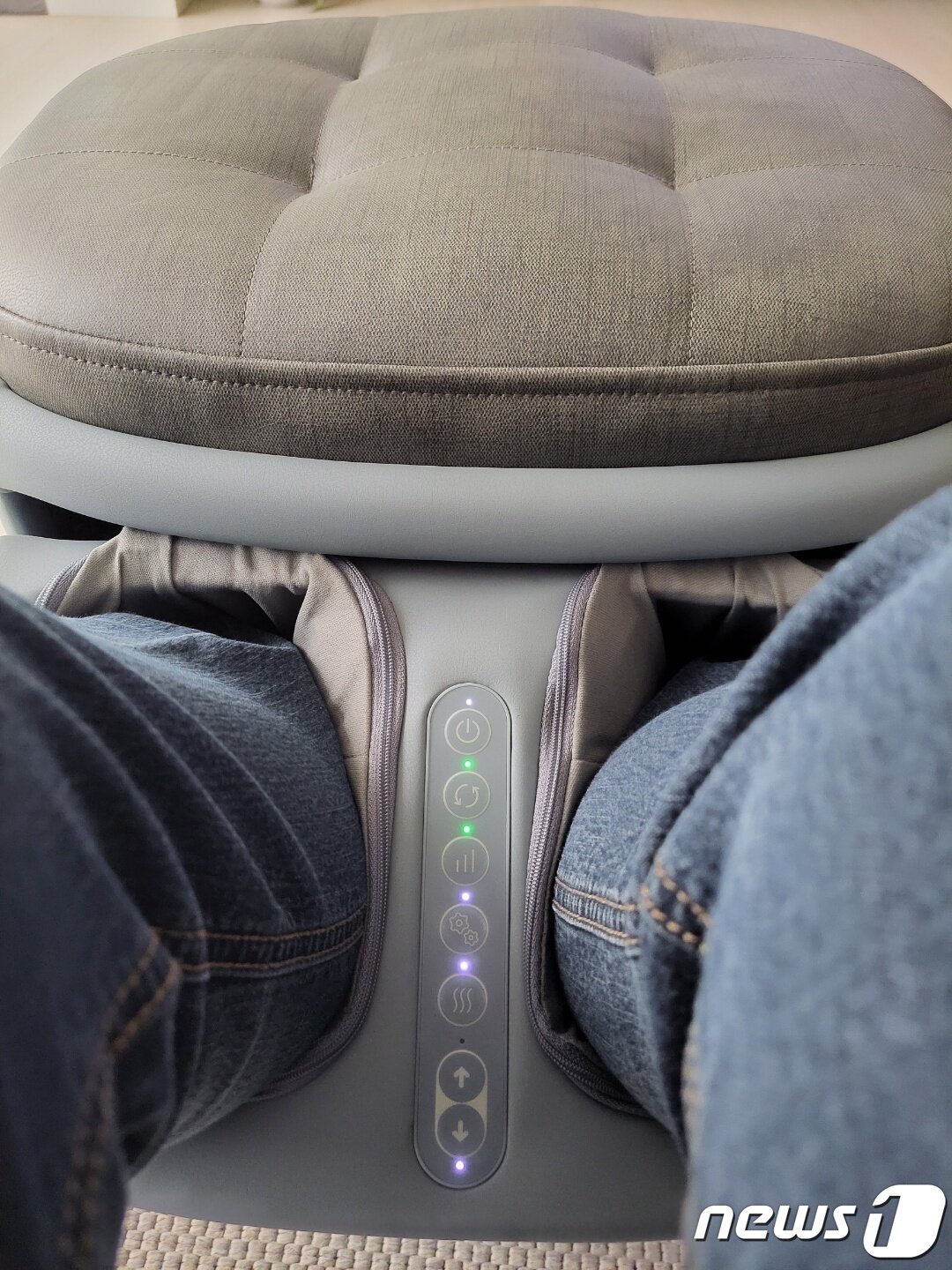 본문 이미지 - 코지마 스툴형 발마사지기 컴피스툴 ⓒ 뉴스1