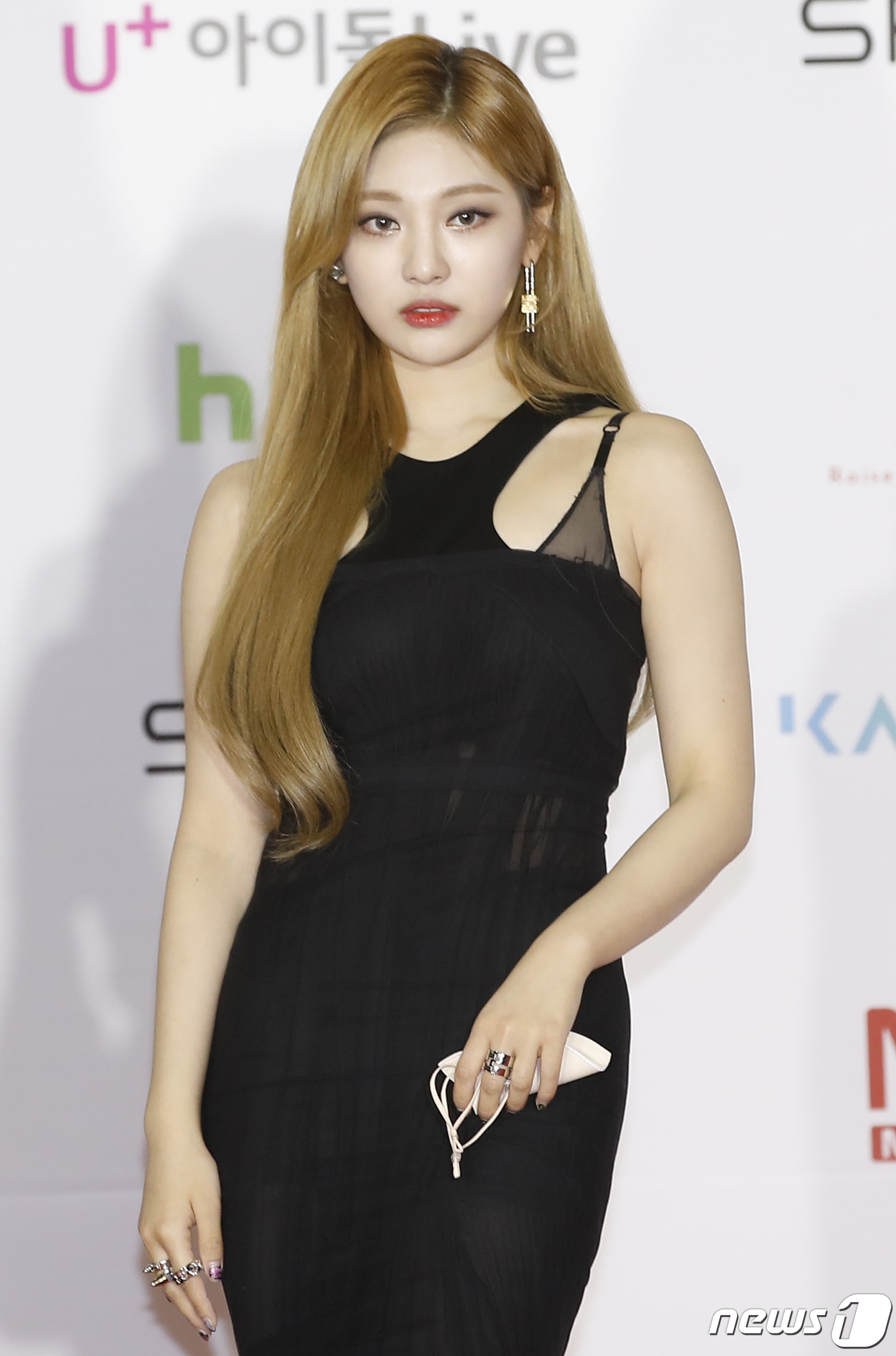 (서울=뉴스1) 권현진 기자 = 에스파 닝닝이 2일 오후 서울 강서구 KBS 아레나에서 열린 ‘2021 아시아 아티스트 어워즈(AAA)’ 레드카펫 행사에 참석해 포즈를 취하고 있다 …