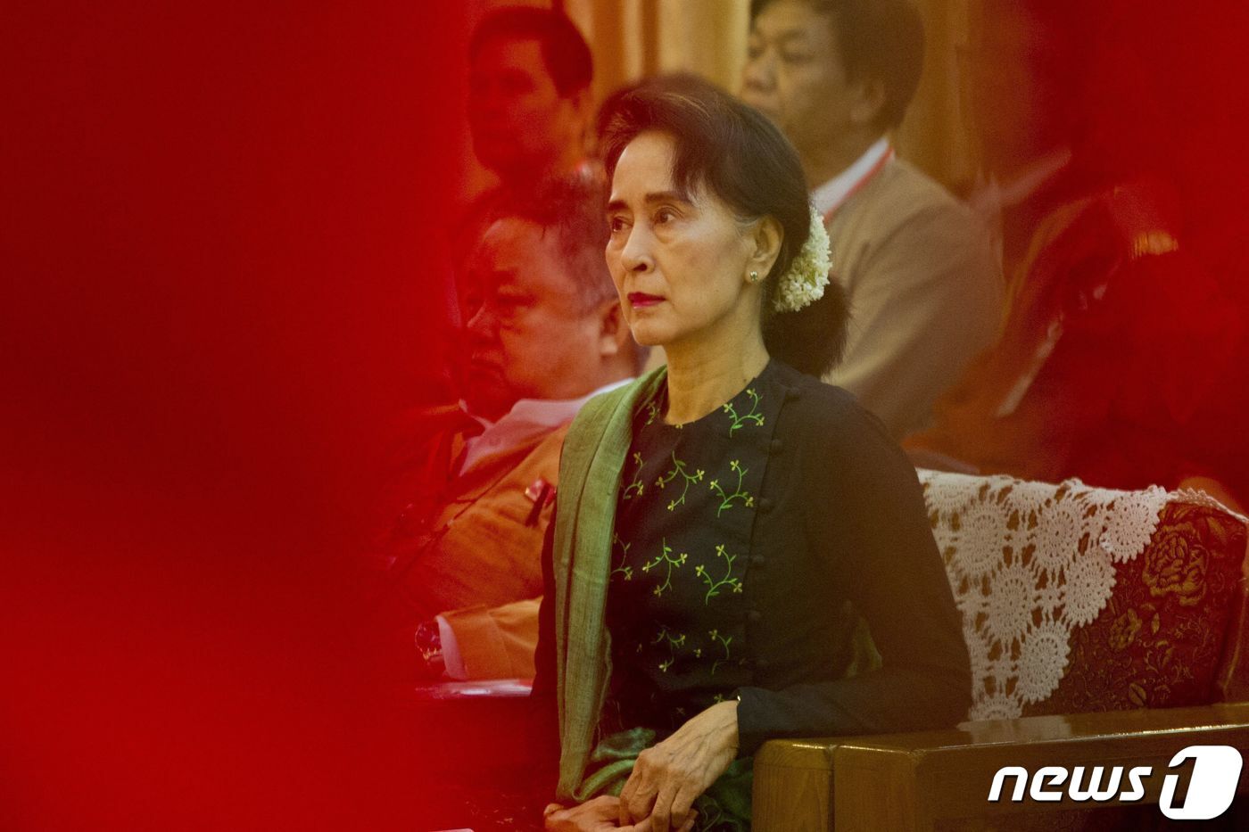 본문 이미지 - 아웅산 수치가 지난 2015년 6월 20일 미얀마 전국민주연맹당 중앙위원회 회의에 참석하고 있다. ⓒ AFP=뉴스1 ⓒ News1 김지현 기자