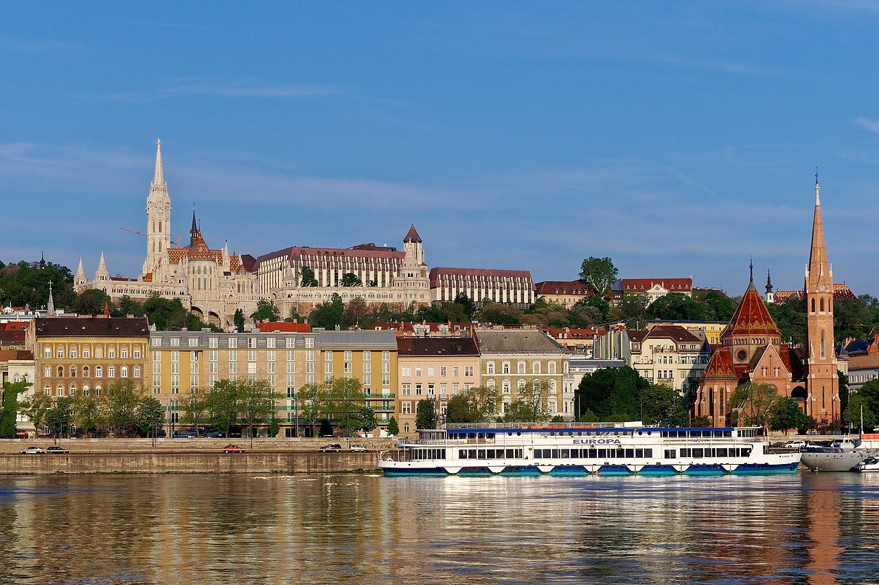 본문 이미지 - 도나우강에서 본 부다 성 지구 / 사진출처 = 위키피디아