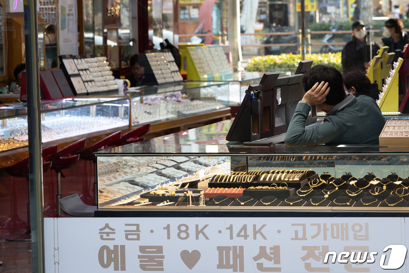 본문 이미지 - 서울 종로3가 귀금속거리 일대 금은방 모습. /뉴스1 ⓒ News1 유승관 기자