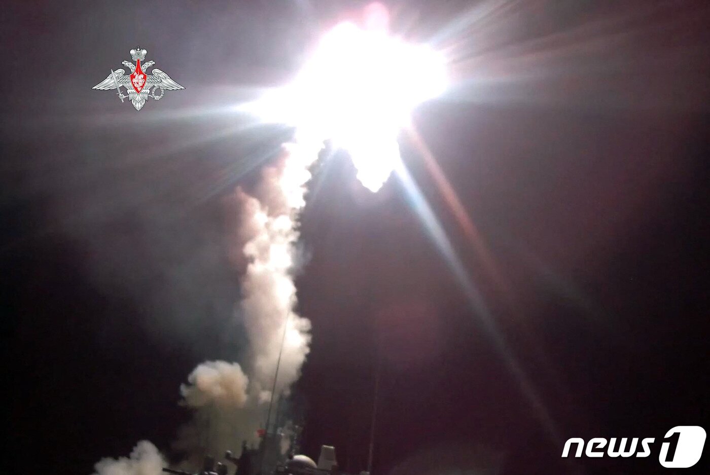 본문 이미지 - 러시아의 극초음속 순항미사일(HCM) '지르콘' 시험발사 ⓒ AFP=뉴스1