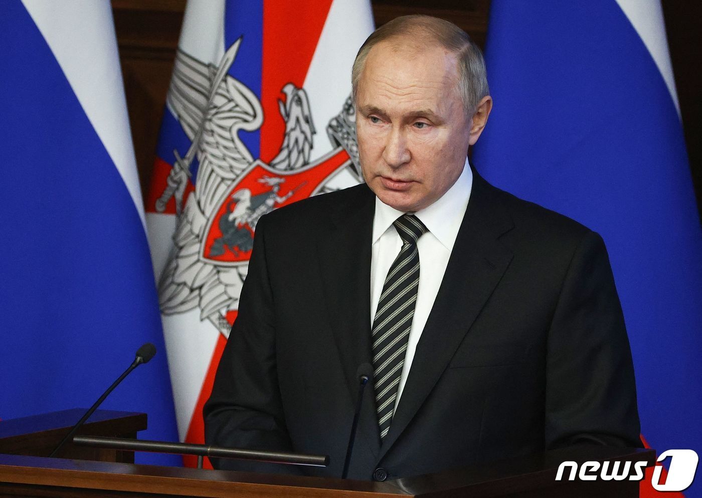 본문 이미지 - 블라디미르 푸틴 러시아 대통령이 2021년 12월 21일 모스크바에서 열린 국방부 이사회 총회에서 연설을 하고 있다. ⓒ AFP=뉴스1 ⓒ News1 김지현 기자