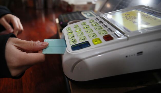 카드사·통신사 '부가세 2500억' 공방…"반환해야" vs "부당이득 아냐"