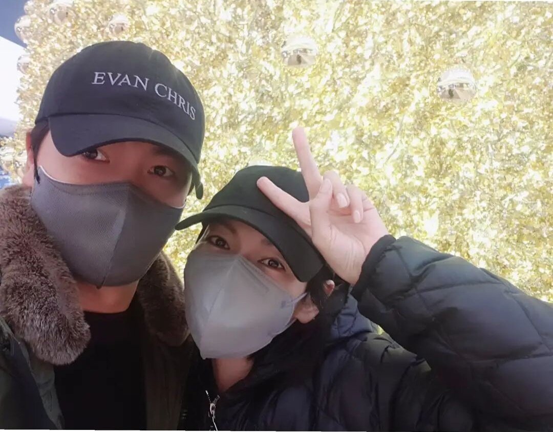 본문 이미지 - 이상우(왼쪽) 김소연 부부/ 사진=김소연 인스타그램 ⓒ 뉴스1