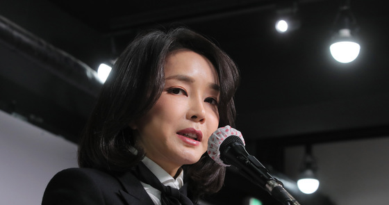 "'집사' 소개로 만난 김건희, 욕심 많고 무서운 분"