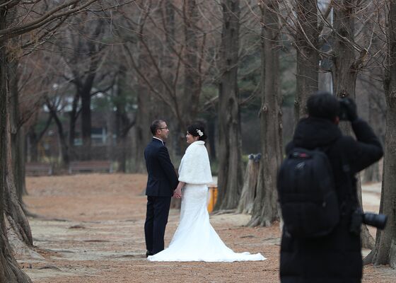 월악산 국립공원관리공단 '노부부 리마인드 웨딩촬영' 제공