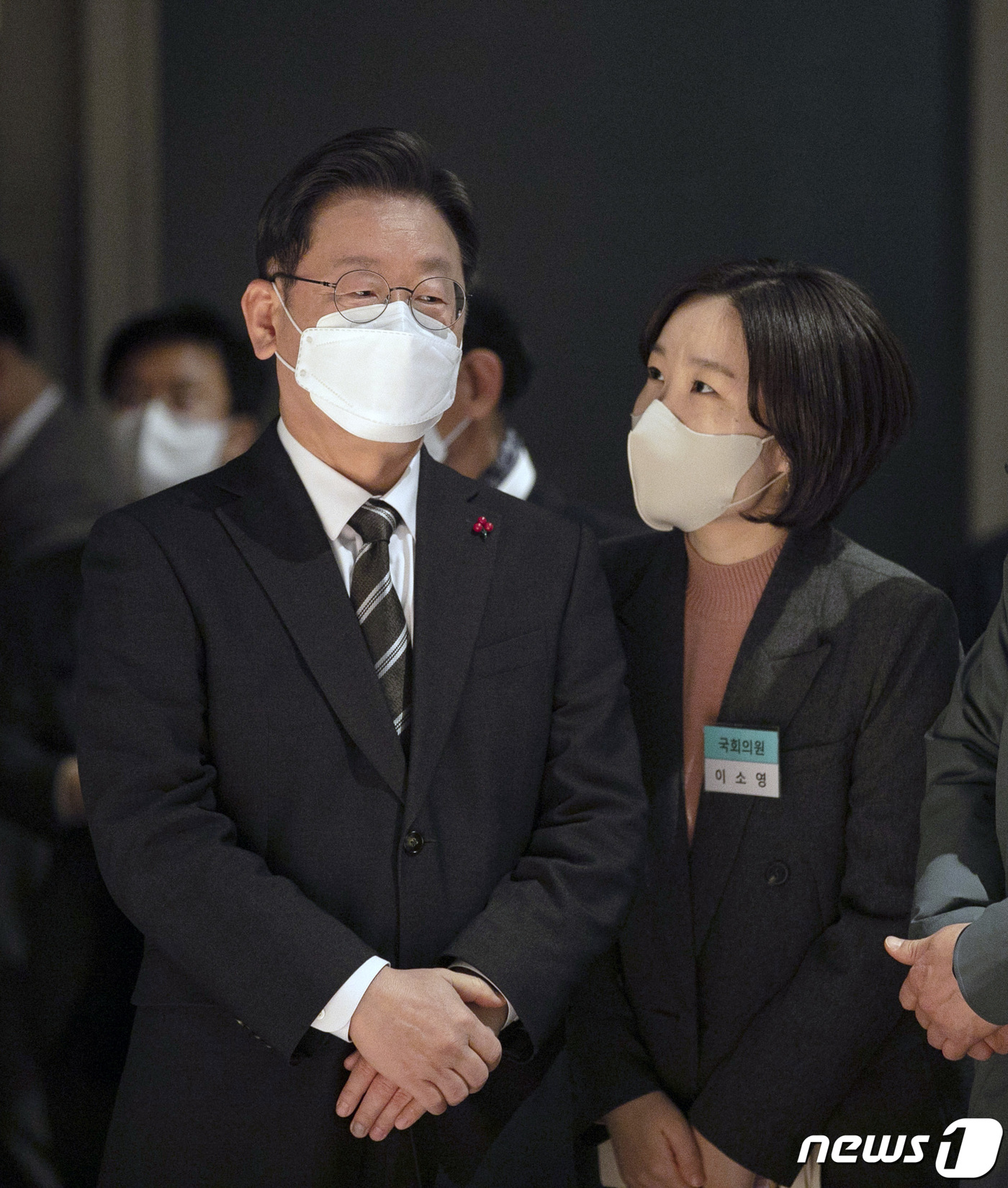 (서울=뉴스1) 구윤성 기자 = 이재명 더불어민주당 대선 후보가 28일 서울 여의도 페어몬트 앰배서더 서울 호텔에서 열린 '국가균형발전을 위한 지방소멸대응특별법안' 국회발의 간담회 …